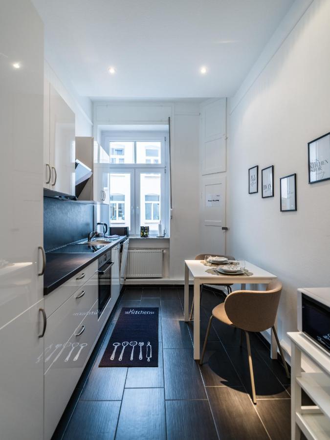 Hochwertige Altbauwohnung Im Modernen Stil In - Kueche - Terrasse - Wlan - Zentral