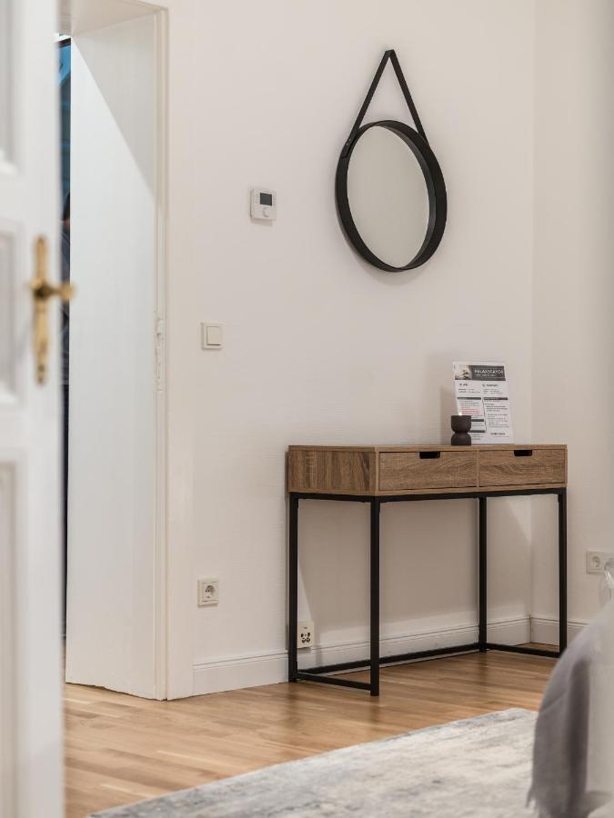 Hochwertige Altbauwohnung Im Modernen Stil In - Kueche - Terrasse - Wlan - Zentral Apartment